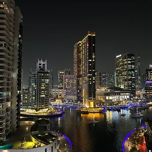 Living Jbr بيت شباب